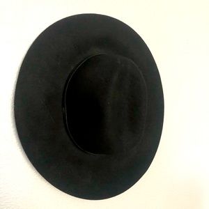 Black velvet hat